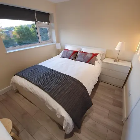 Luxurious Luton Town Center Flat With Free Parking Apartment Exterior photo