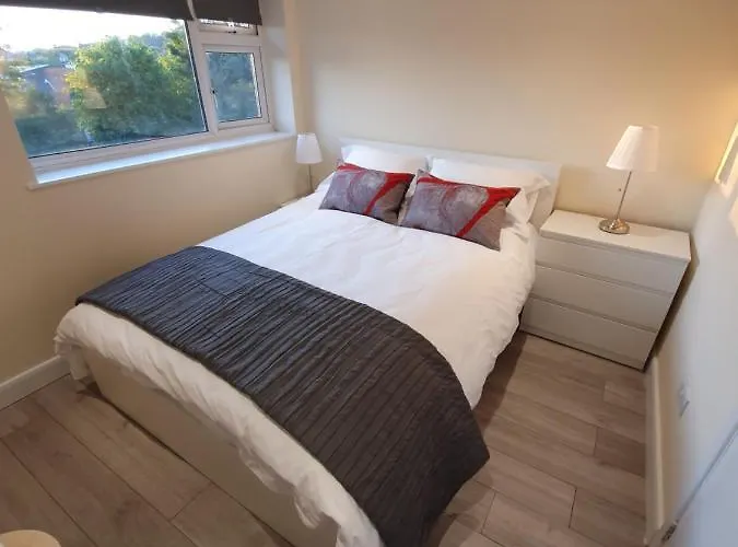 Luxurious Luton Town Center Flat With Free Parking