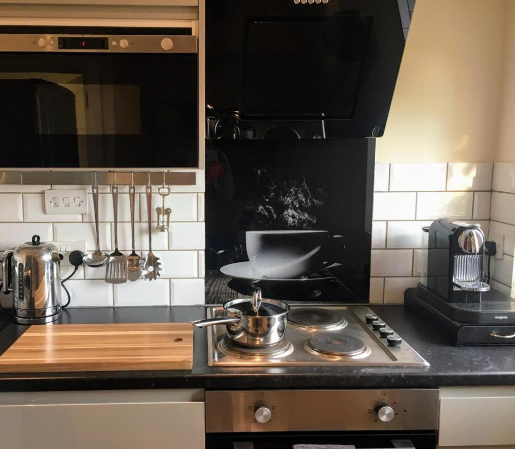 Luxurious Luton Town Center Flat With Free Parking
