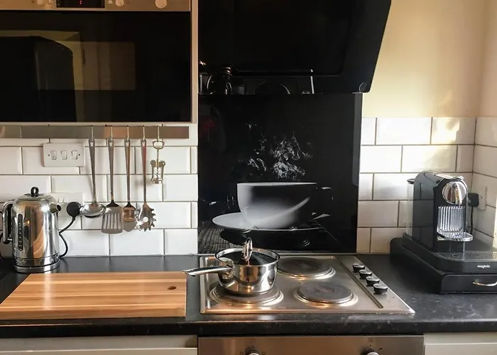 Luxurious Luton Town Center Flat With Free Parking